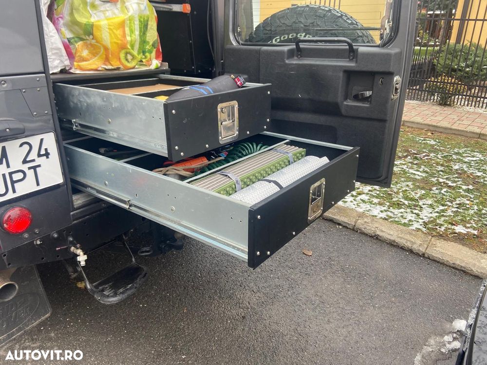 Land Rover Defender - 9