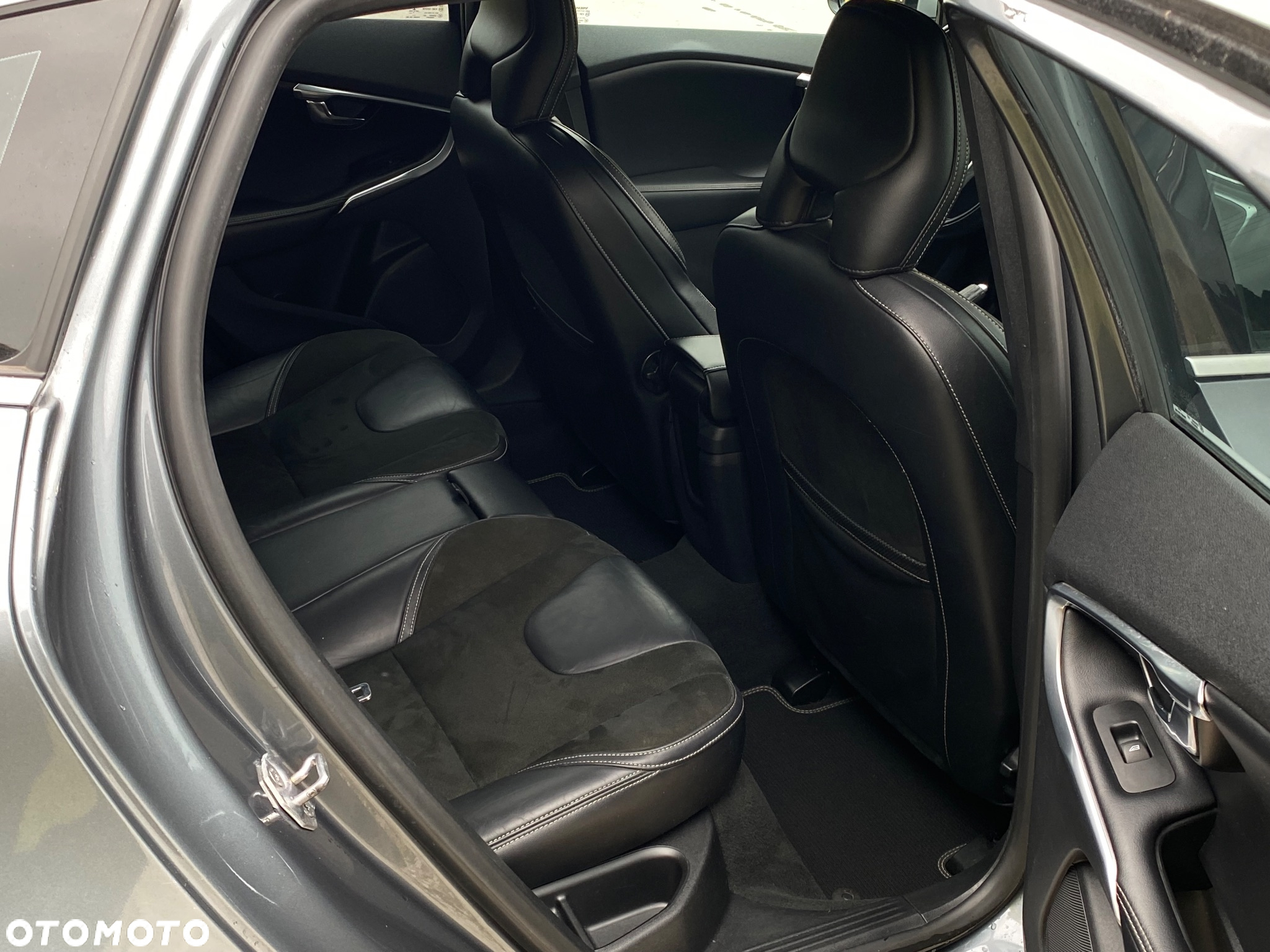 Volvo V40 D2 R-Design - 11