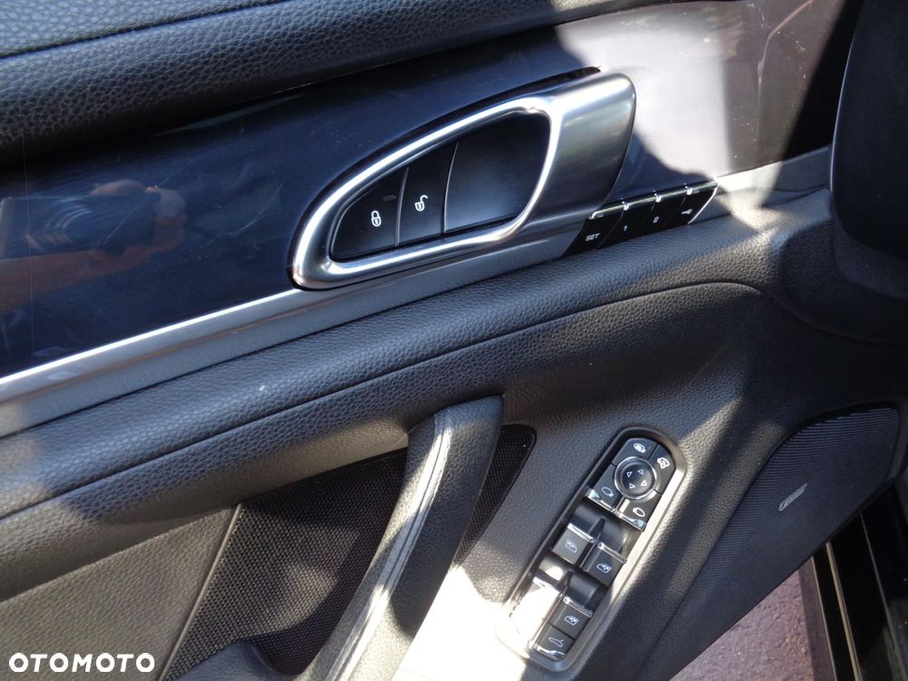Porsche Panamera 4 - 26