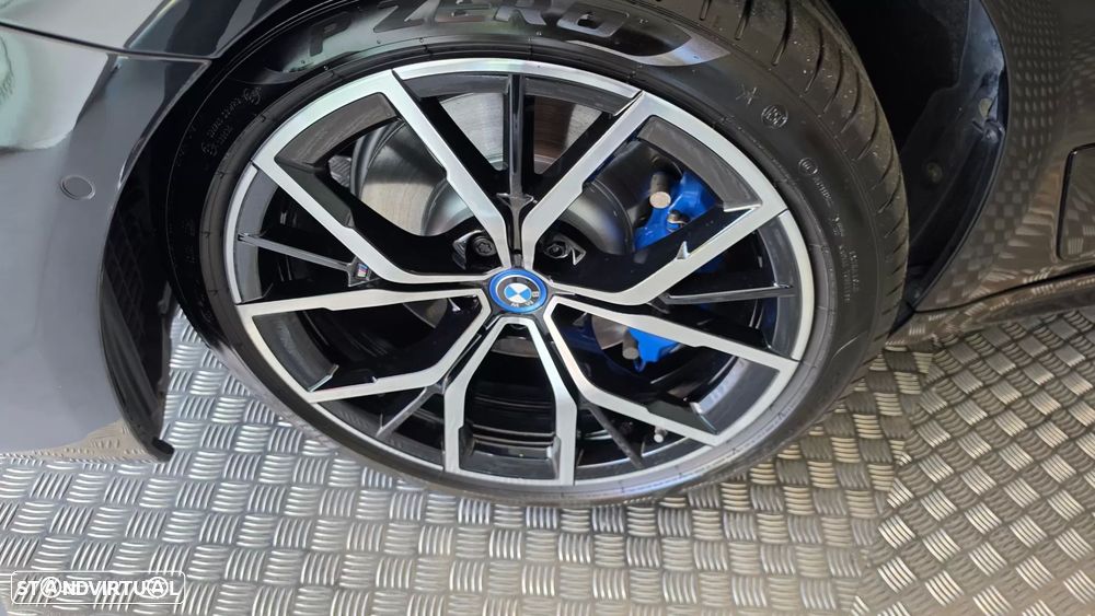 BMW 530 e Pack M - 32