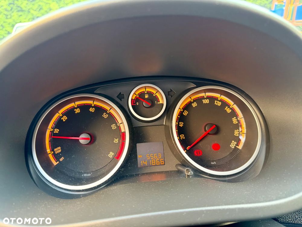 Opel Corsa 1.4 16V Cosmo - 11