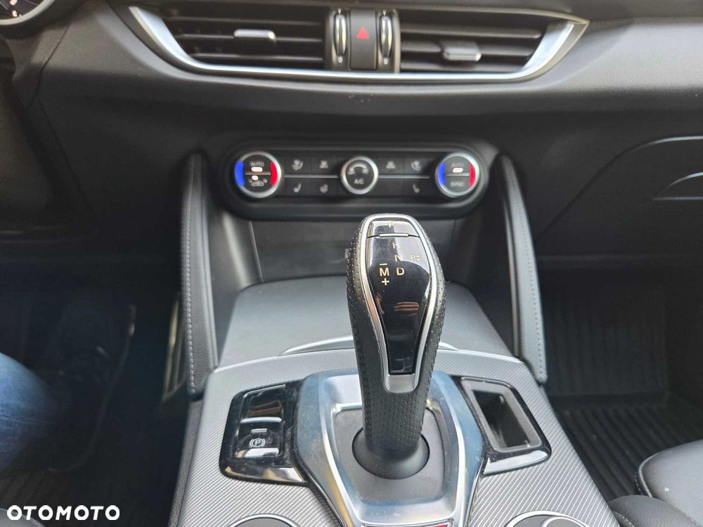 Alfa Romeo Stelvio - 10