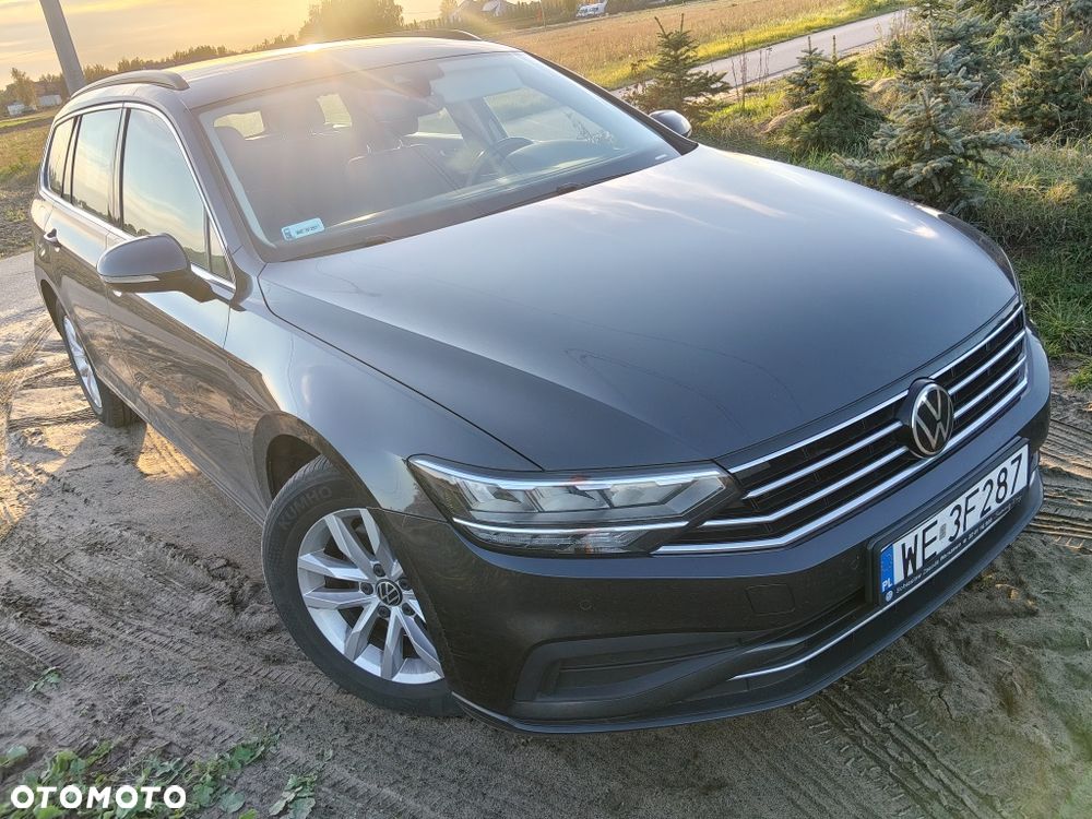 Volkswagen Passat - 1
