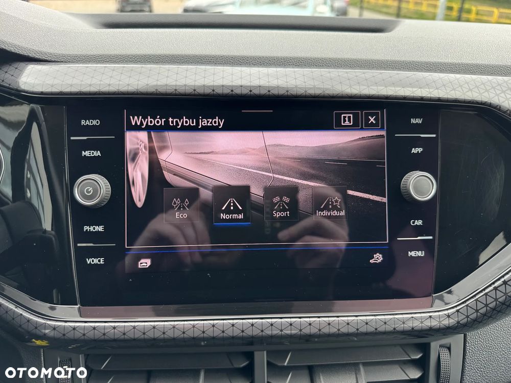 Volkswagen T-Cross - 25