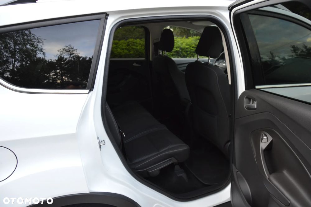 Ford Kuga 2.0 TDCi 2x4 Titanium - 19