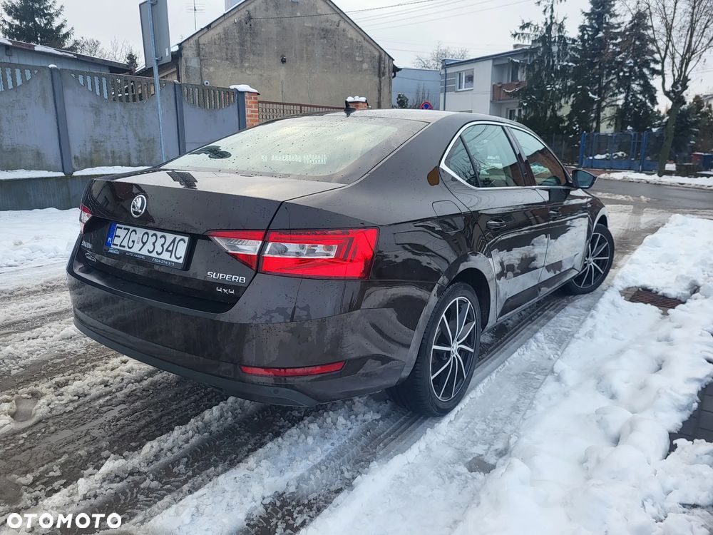 Skoda Superb 2.0 TDI 4x4 Premium Edition - 4