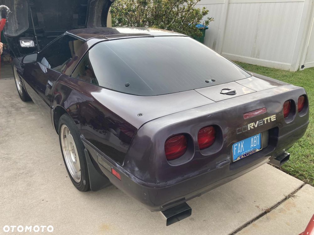 Chevrolet Corvette - 16