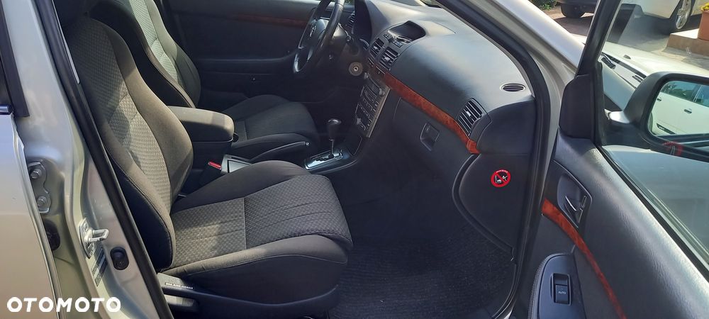 Toyota Avensis - 8