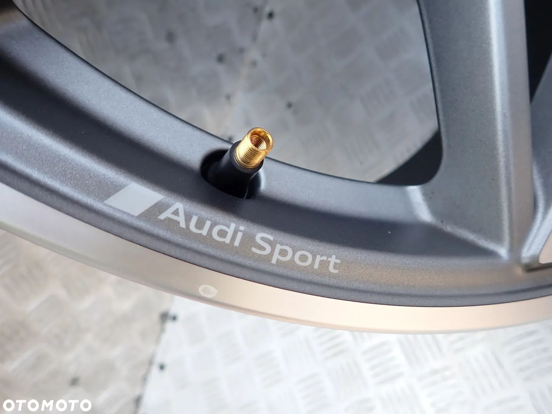 FELGI ALUMINIOWE AUDI Q3 SQ3 8,5X19 5X112 ET 38 83A601025 - 5