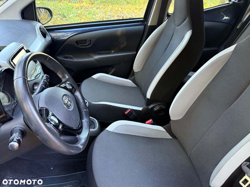 Toyota Aygo x-play touch - 12