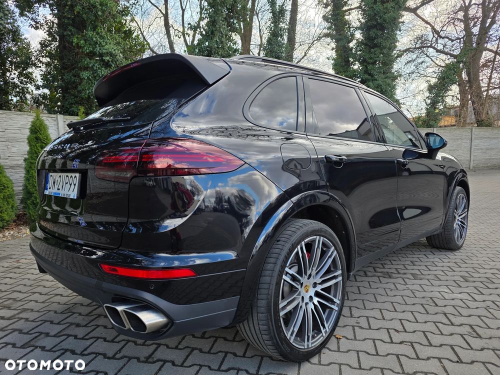 Porsche Cayenne - 1