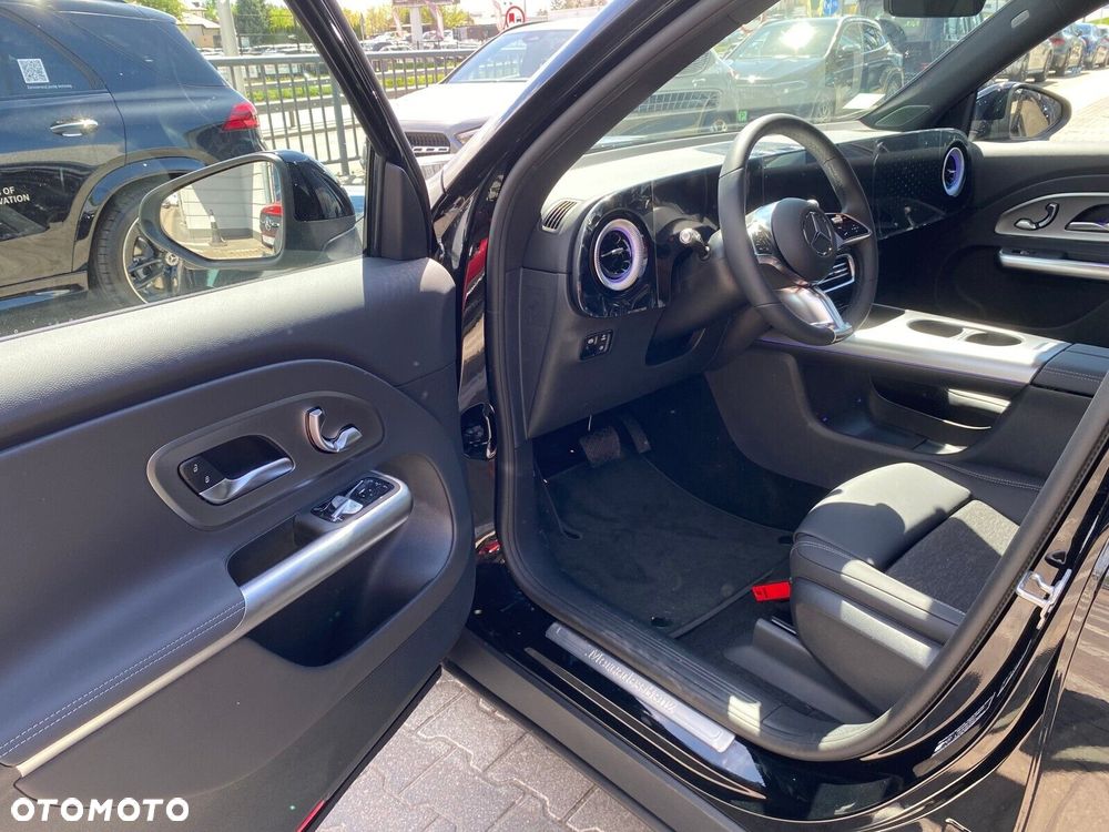 Mercedes-Benz GLB - 8