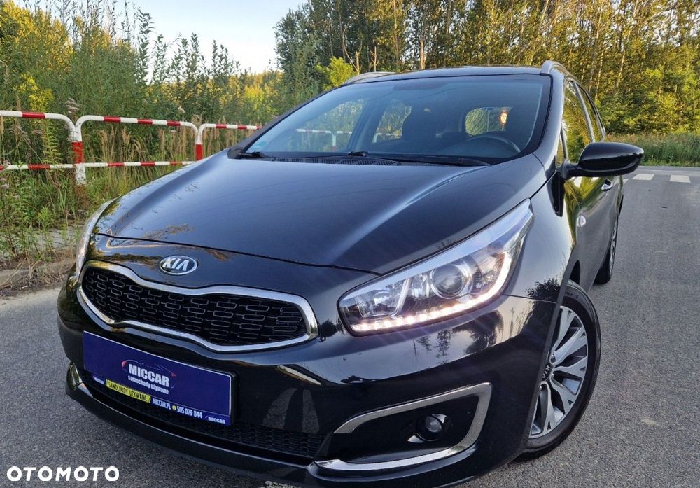 Kia Ceed 1.6 GDI Fifa World Cup Edition - 1