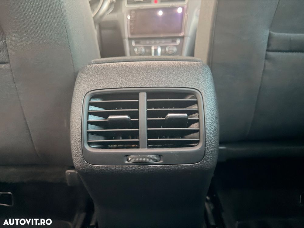 Volkswagen Golf - 32