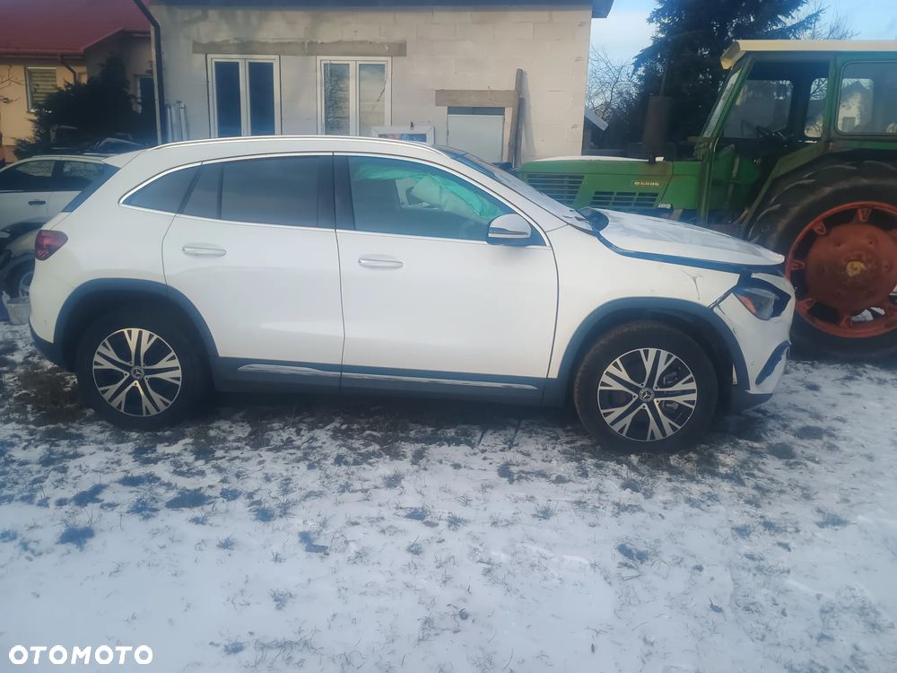 Mercedes-Benz GLA 250 4Matic 8G-DCT Style - 3