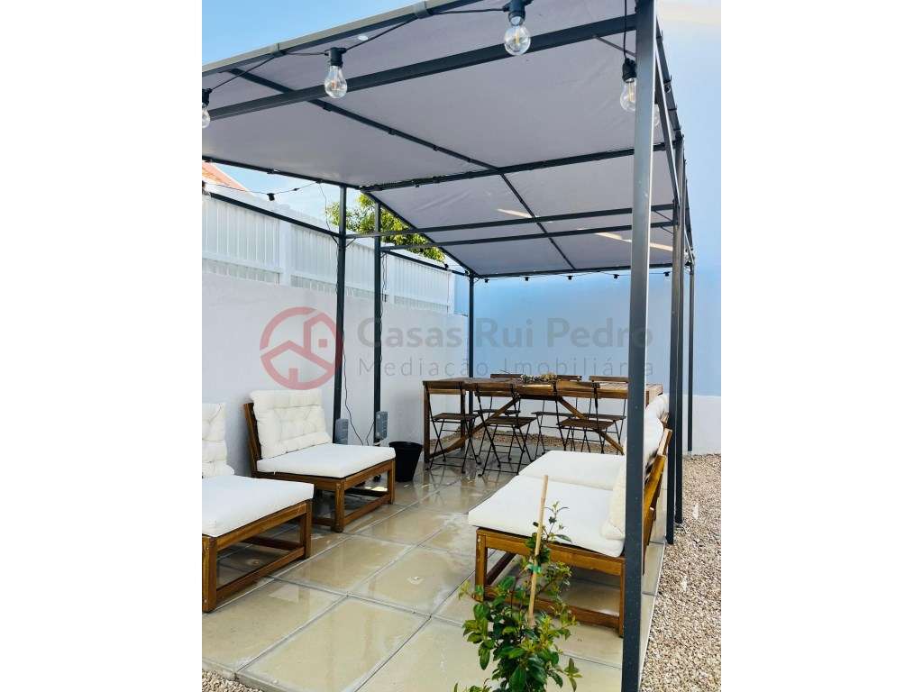 Moradia de 3 pisos com elevado potencial na Costa da Caparica apena... - Grande imagem: 2/47