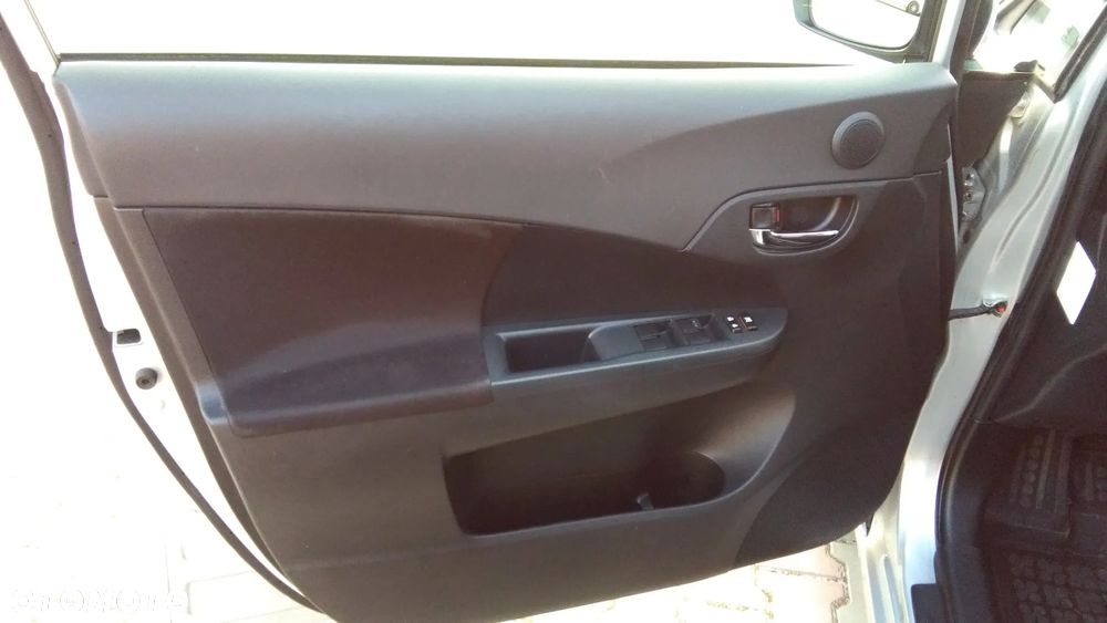 Toyota Verso S 1.33 Premium - 19
