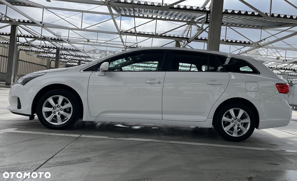 Toyota Avensis 1.6 Comfort - 8