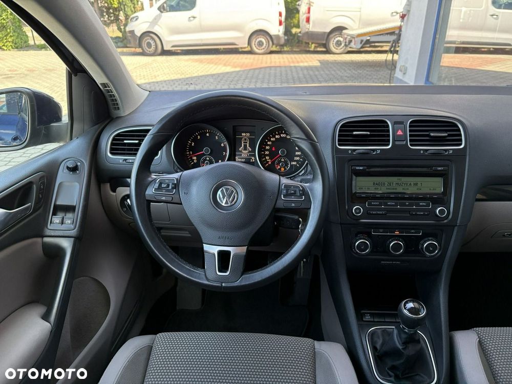 Volkswagen Golf - 22