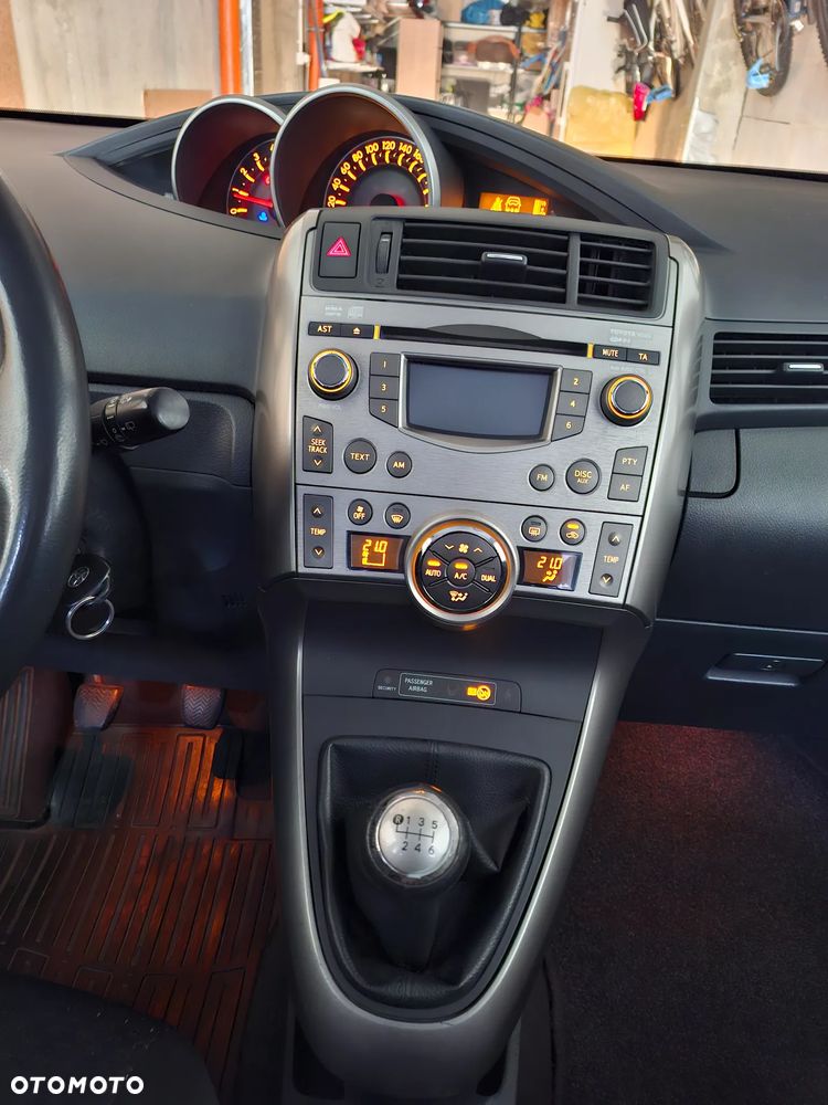 Toyota Verso 2.0 D-4D Sol SW 7os - 17
