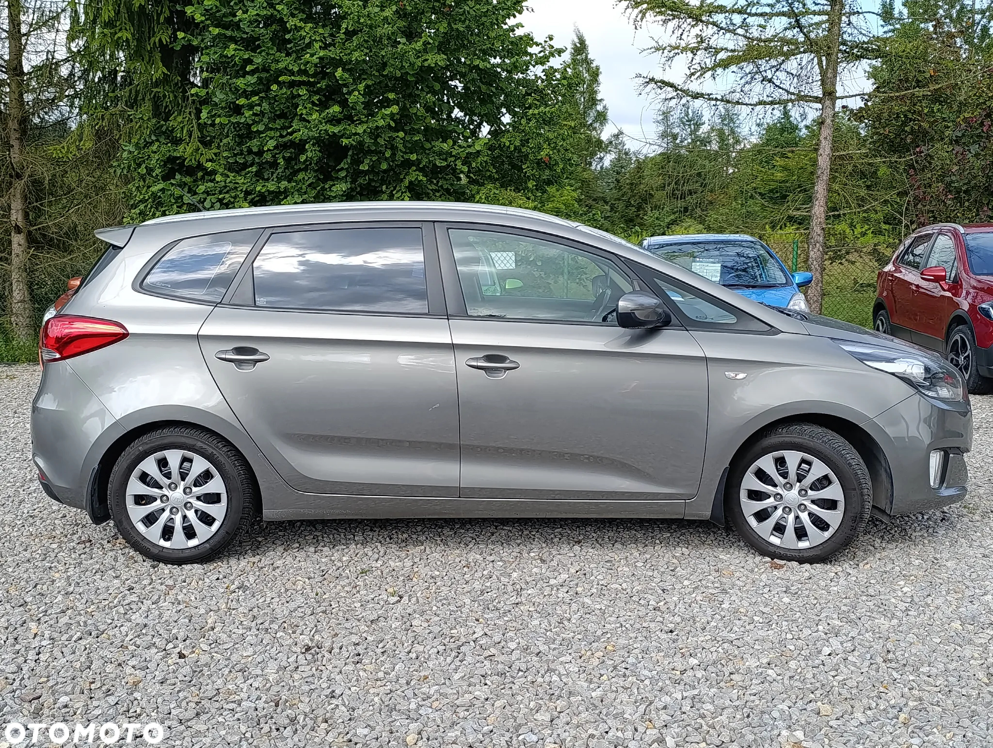 Kia Carens - 8