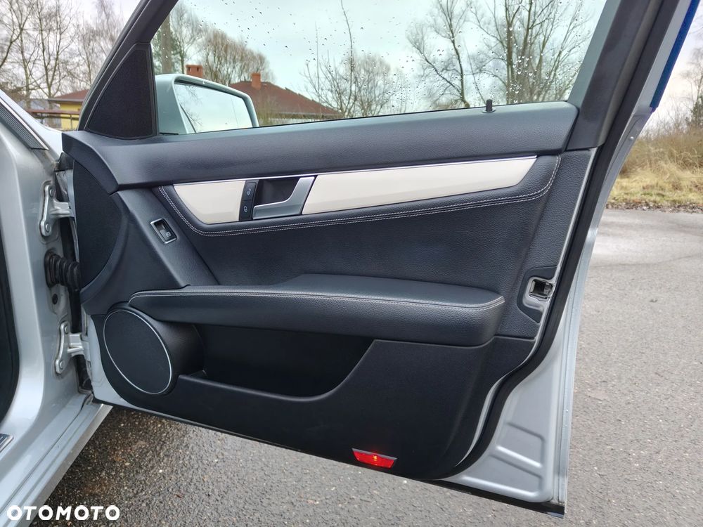 Mercedes-Benz Klasa C 220 CDI 7G-TRONIC Avantgarde Edition - 18