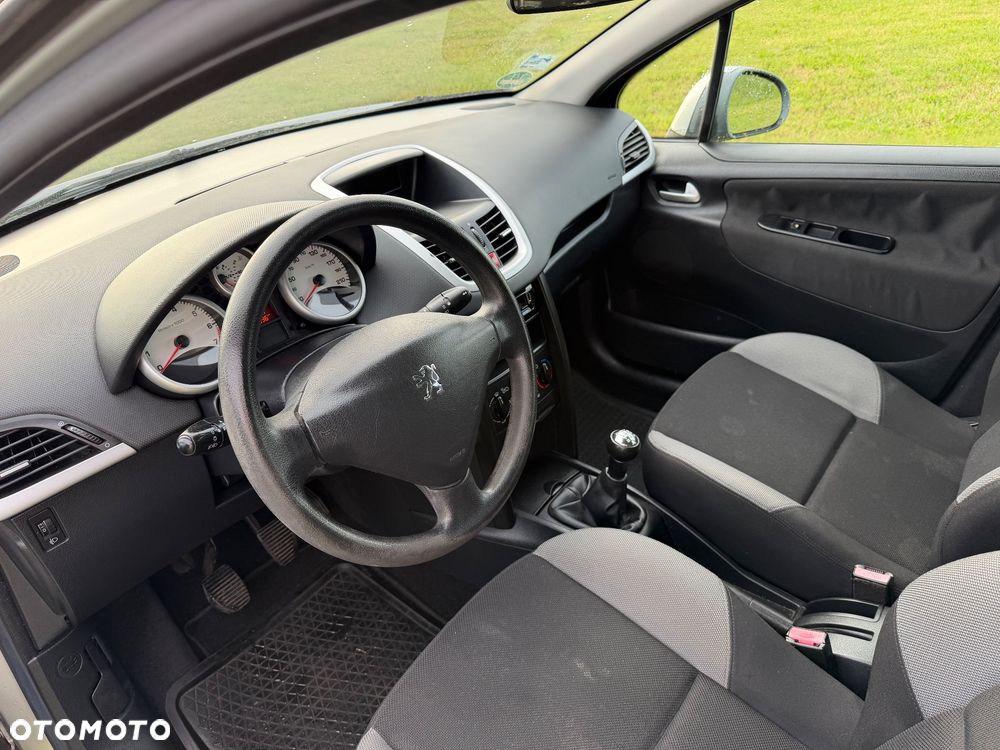 Peugeot 207 - 10