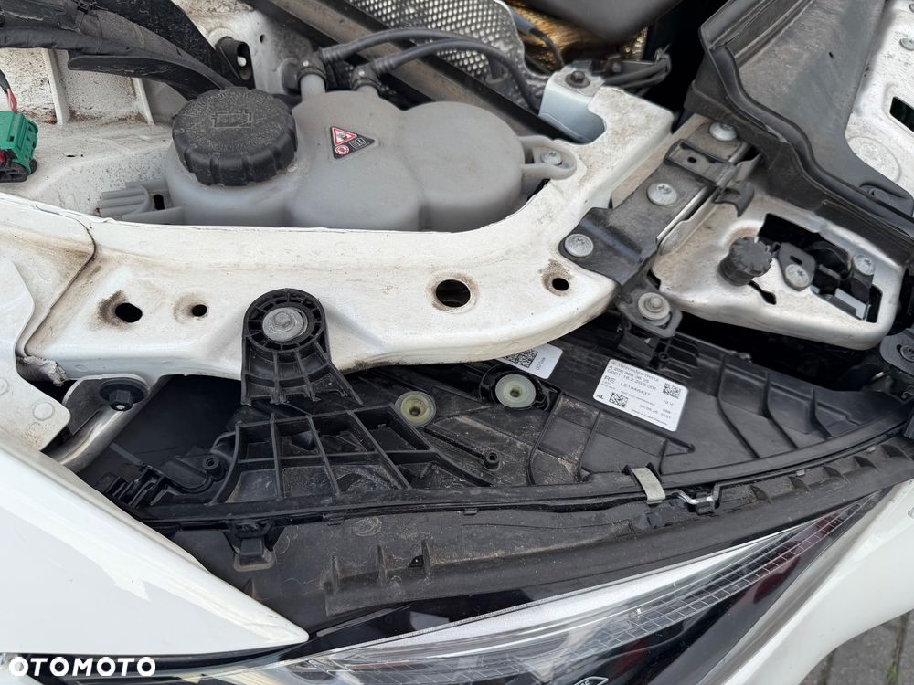 Mercedes-Benz Klasa C 300 4Matic 9G-TRONIC AMG Line - 21