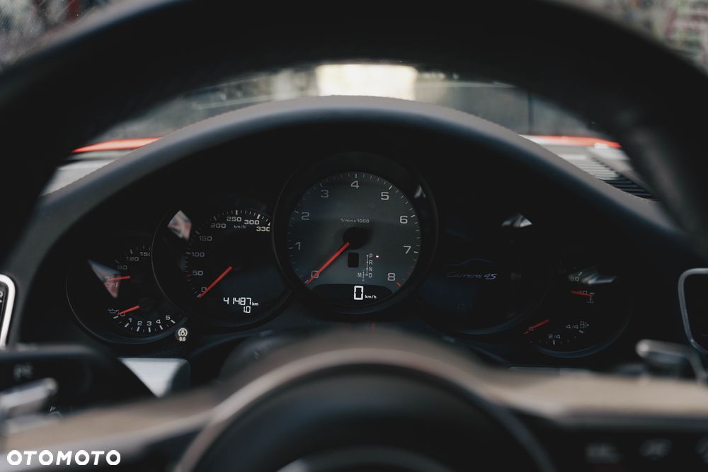Porsche 911 Carrera 4S PDK - 24