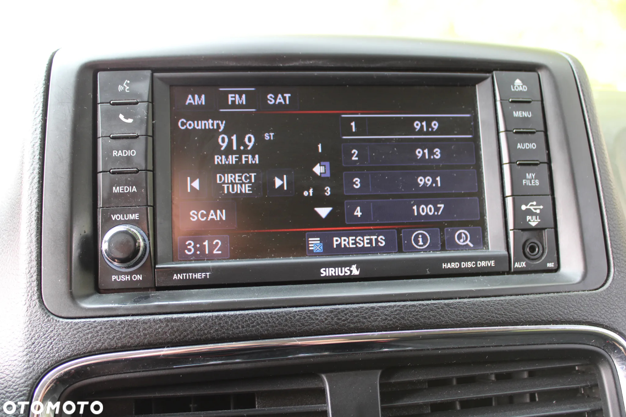 Dodge Grand Caravan - 28