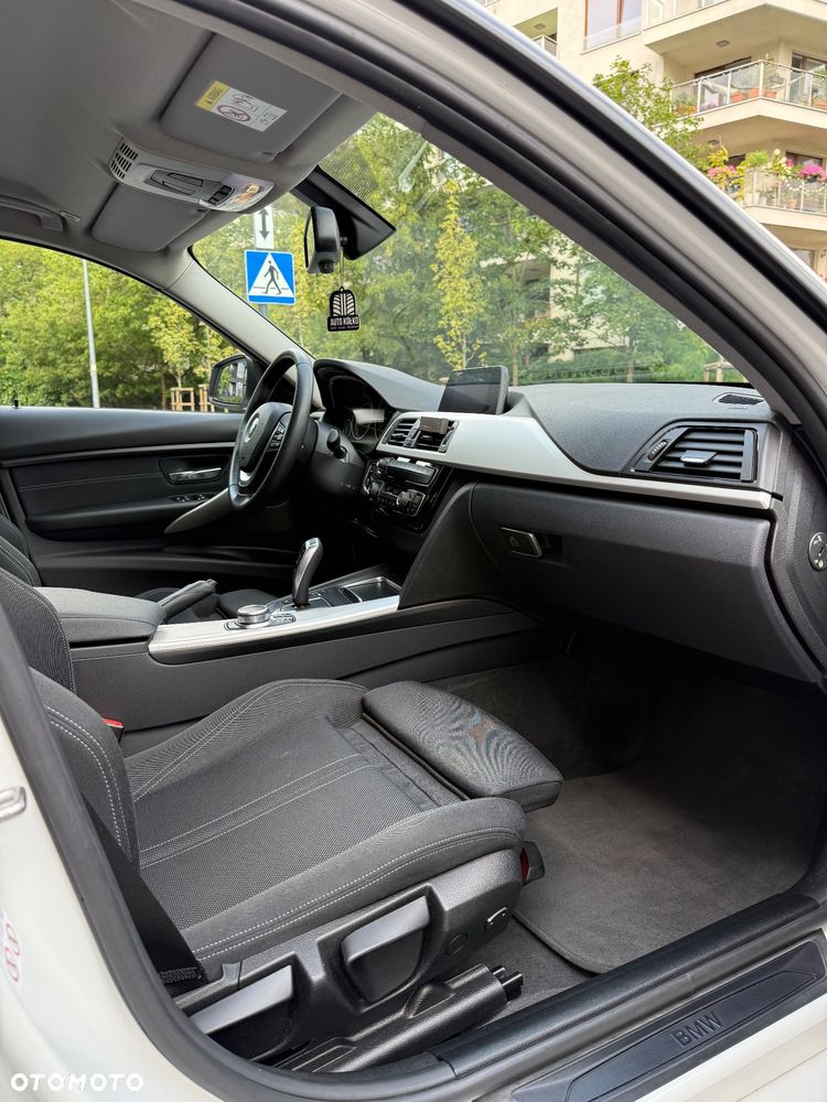 BMW Seria 3 318i - 18