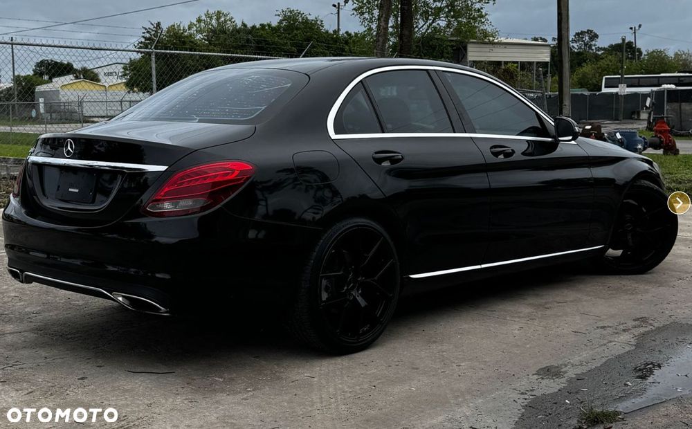 Mercedes-Benz Klasa C 300 9G-TRONIC AMG Line - 2