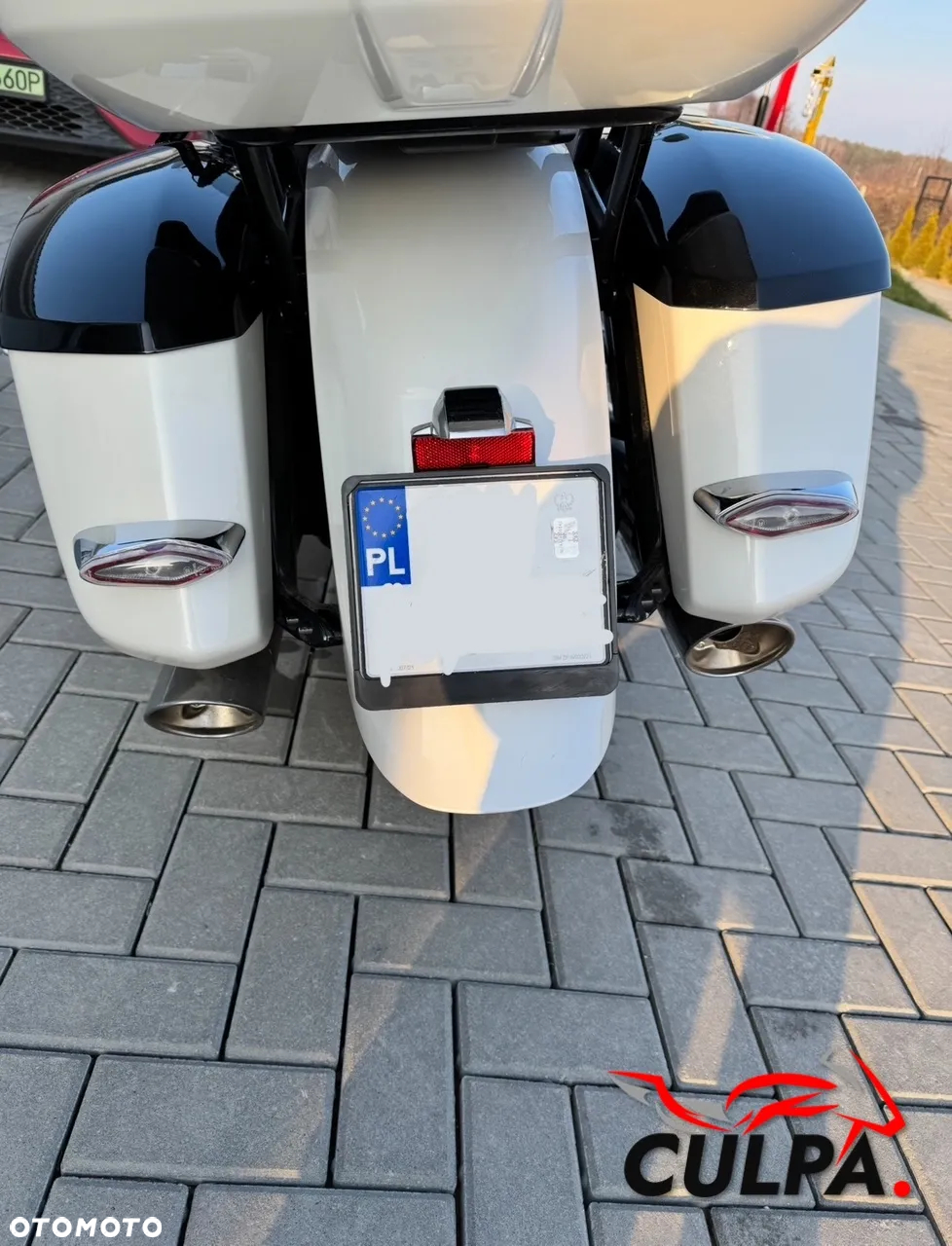 BMW R - 8
