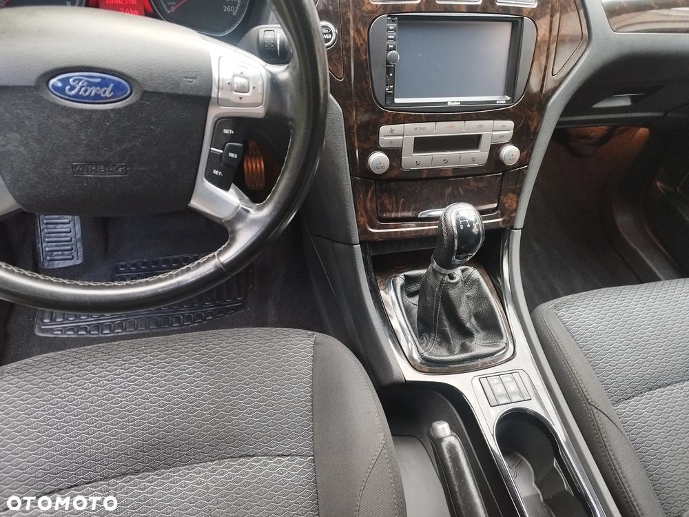 Ford Mondeo 2.0 Ghia Executive - 13