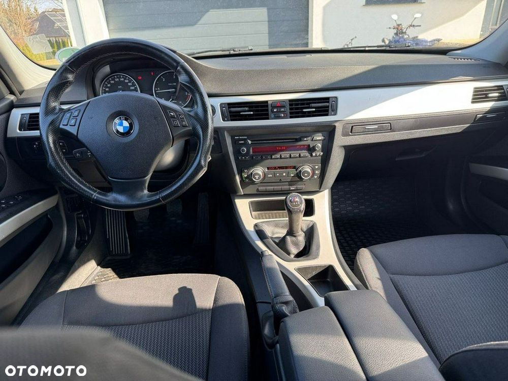 BMW Seria 3 318d DPF Edition Lifestyle - 24