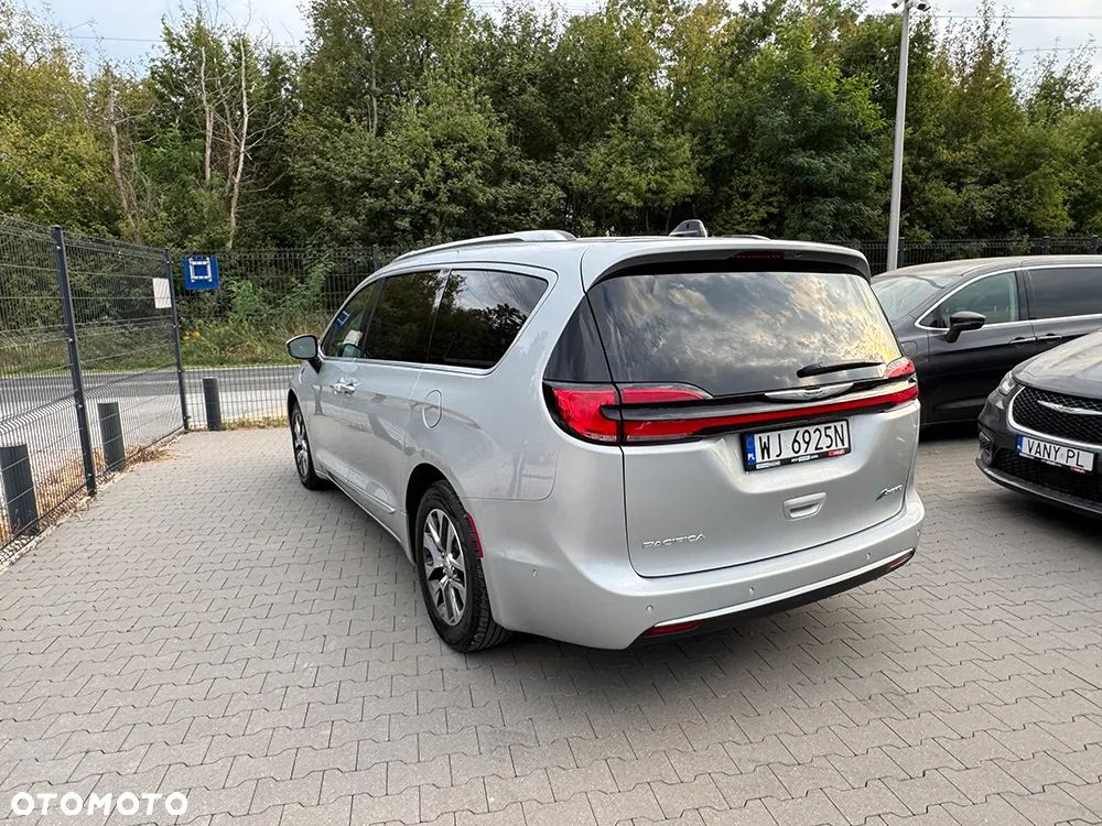 Chrysler Pacifica - 5