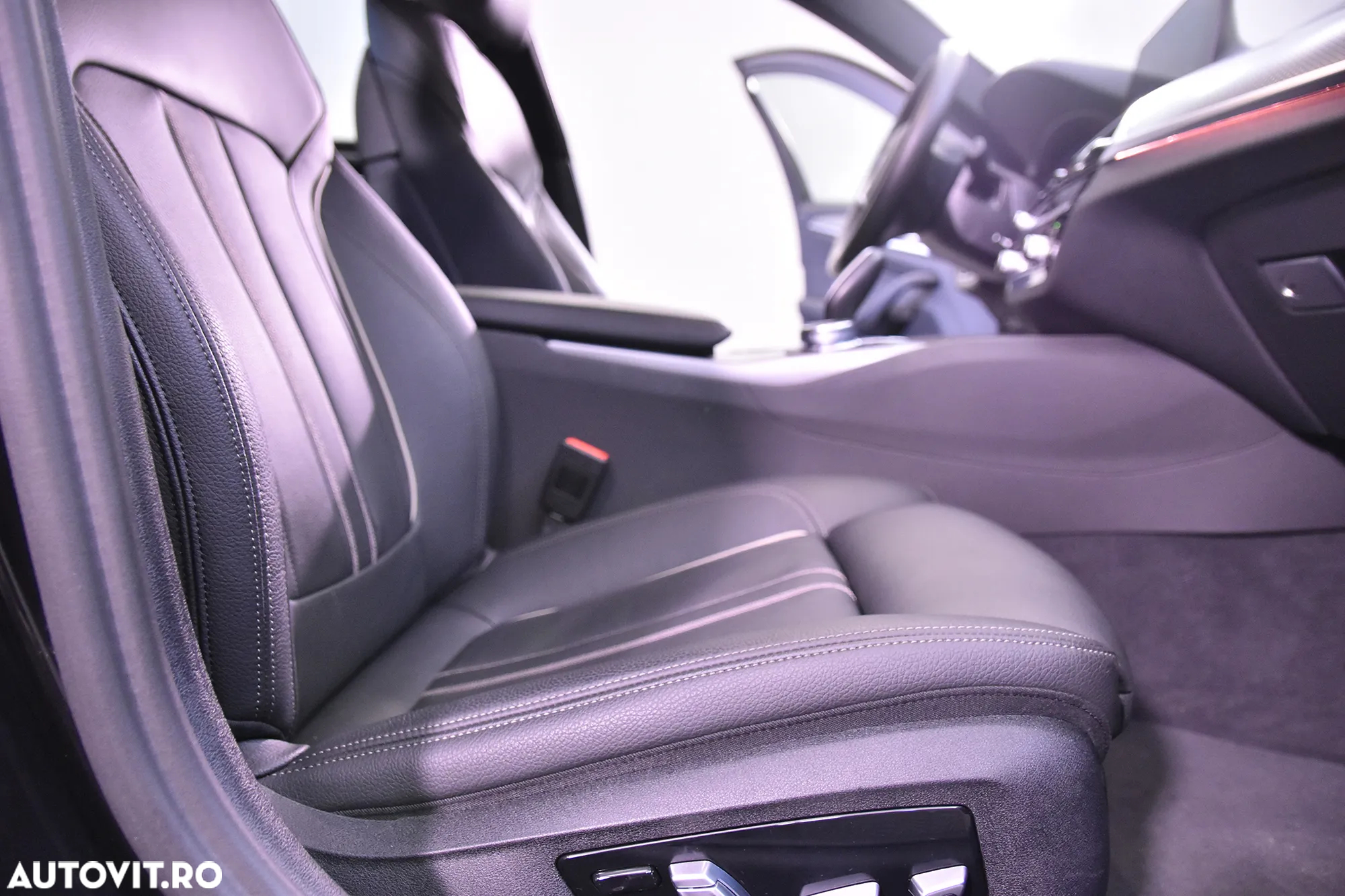 BMW Seria 5 520i Touring Aut. M Sport Edition - 11