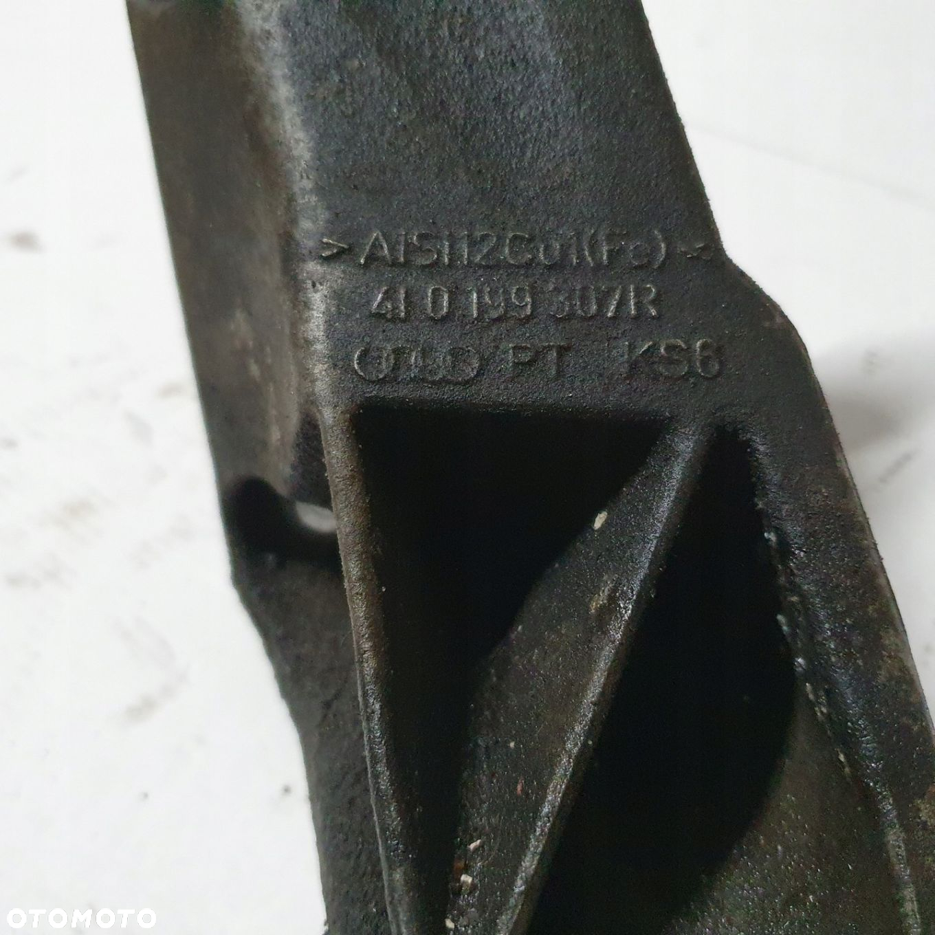 łapa silnika Audi A6 C6 2.0 TFSI 4F0199307R - 5