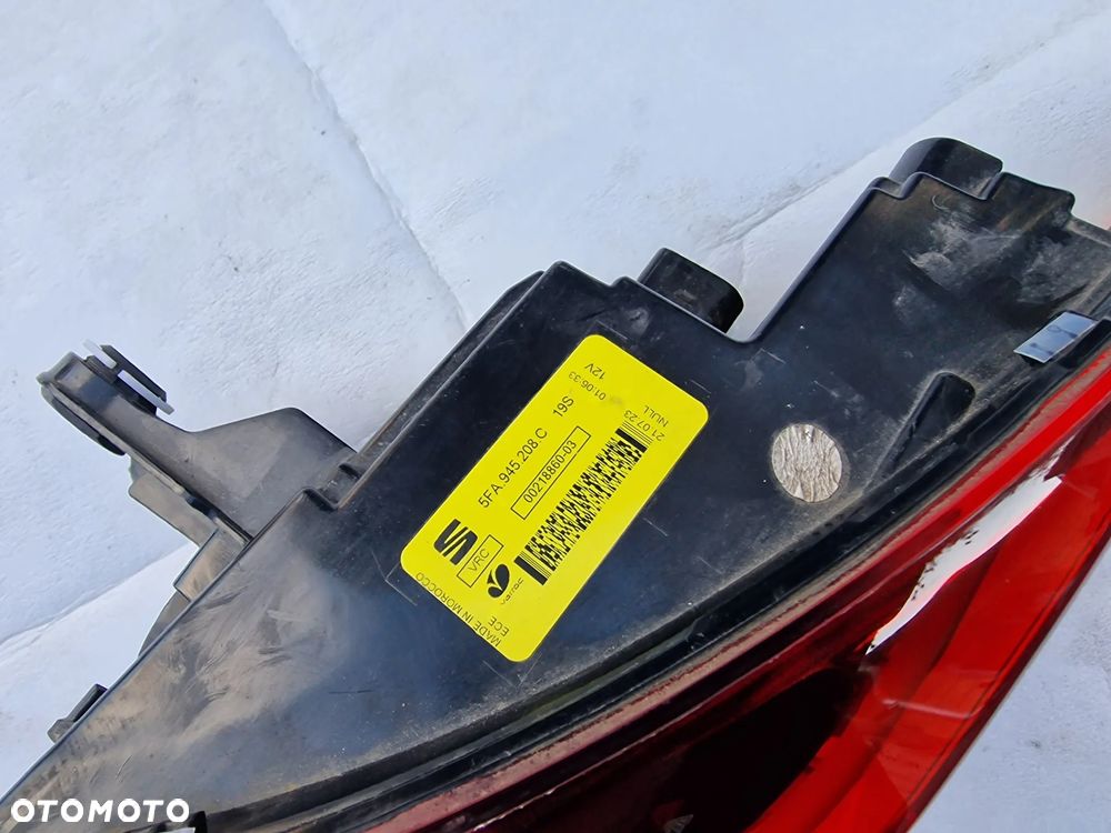 Lampa prawy tył seat  Leon  IV  coupra 5FA 945 208C - 3