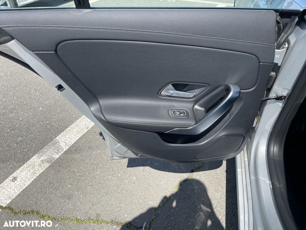 Mercedes-Benz CLA 180 7G-DCT - 22