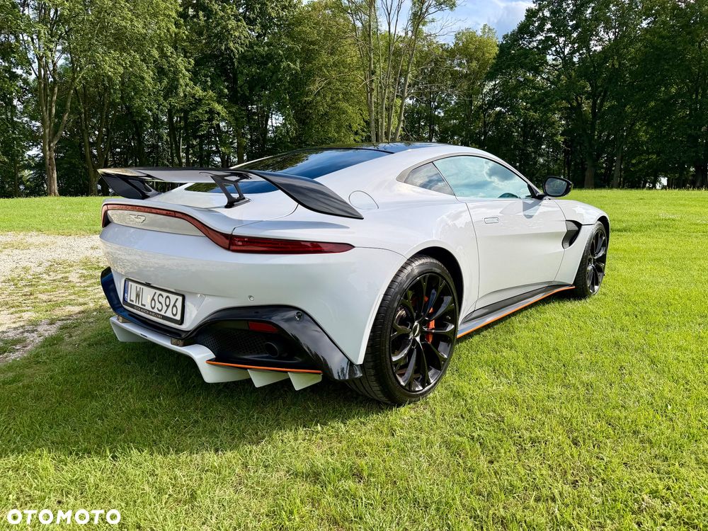 Aston Martin Vantage - 10
