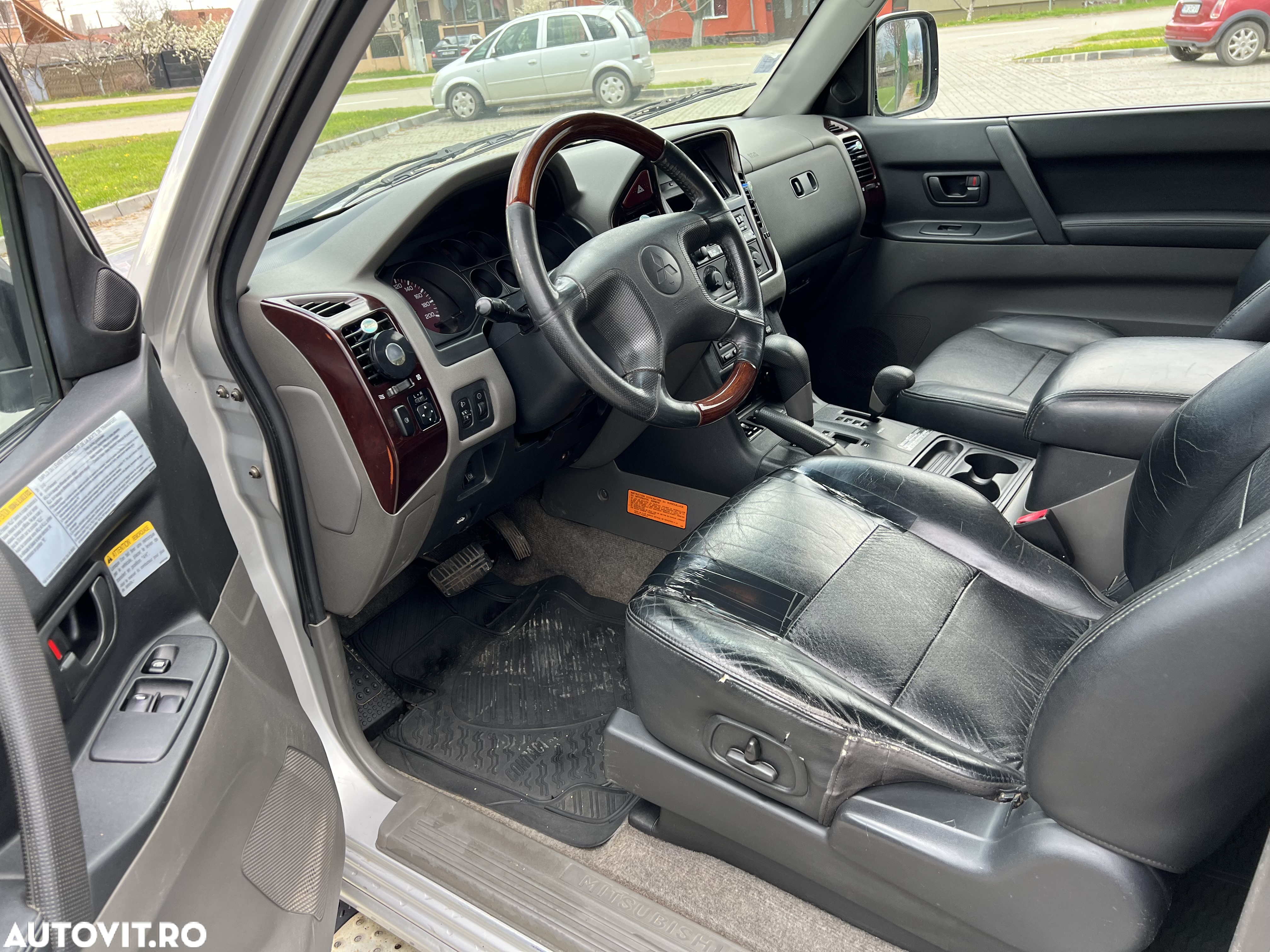 Mitsubishi Pajero - 10