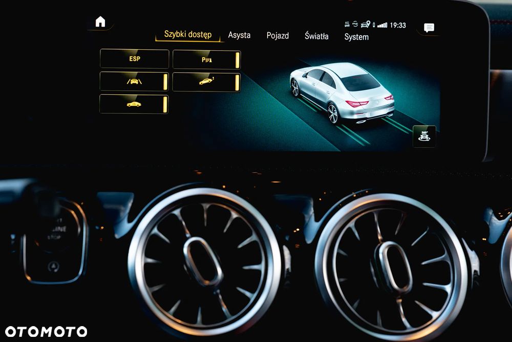 Mercedes-Benz CLA 250 4-Matic AMG Line 7G-DCT - 35