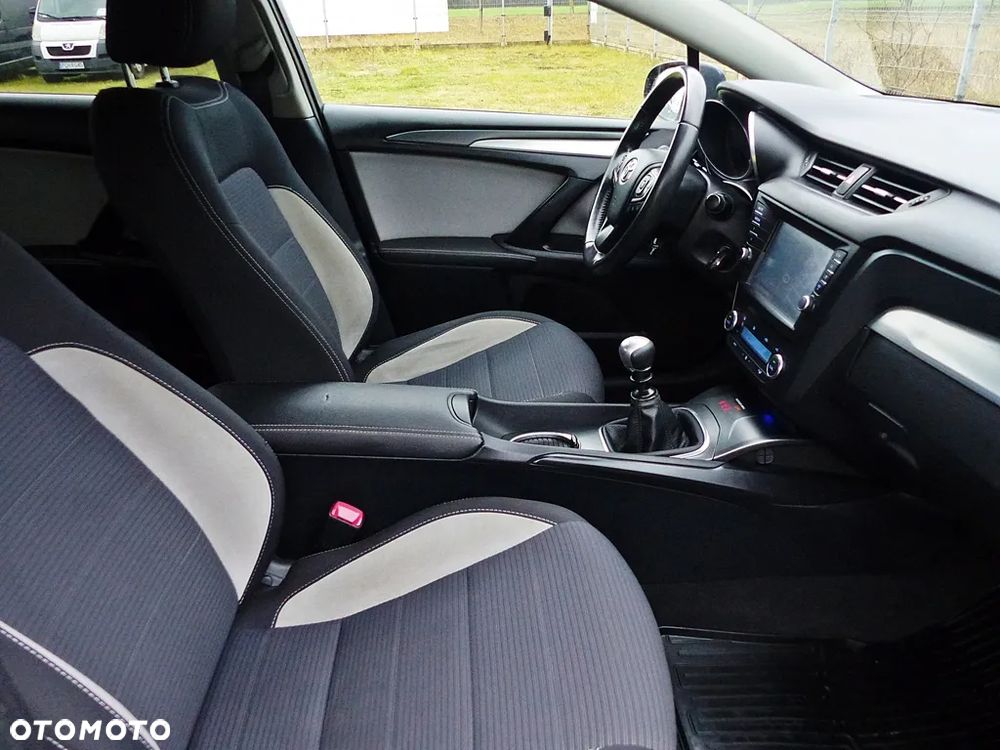 Toyota Avensis 2.0 D-4D Premium - 26