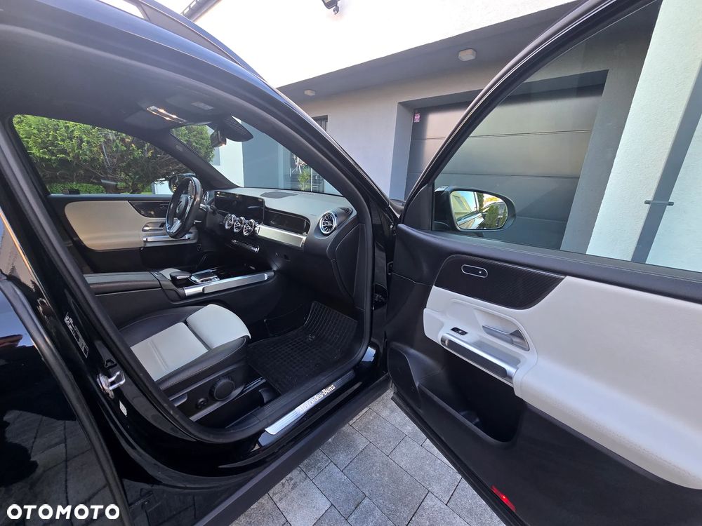 Mercedes-Benz GLB - 16