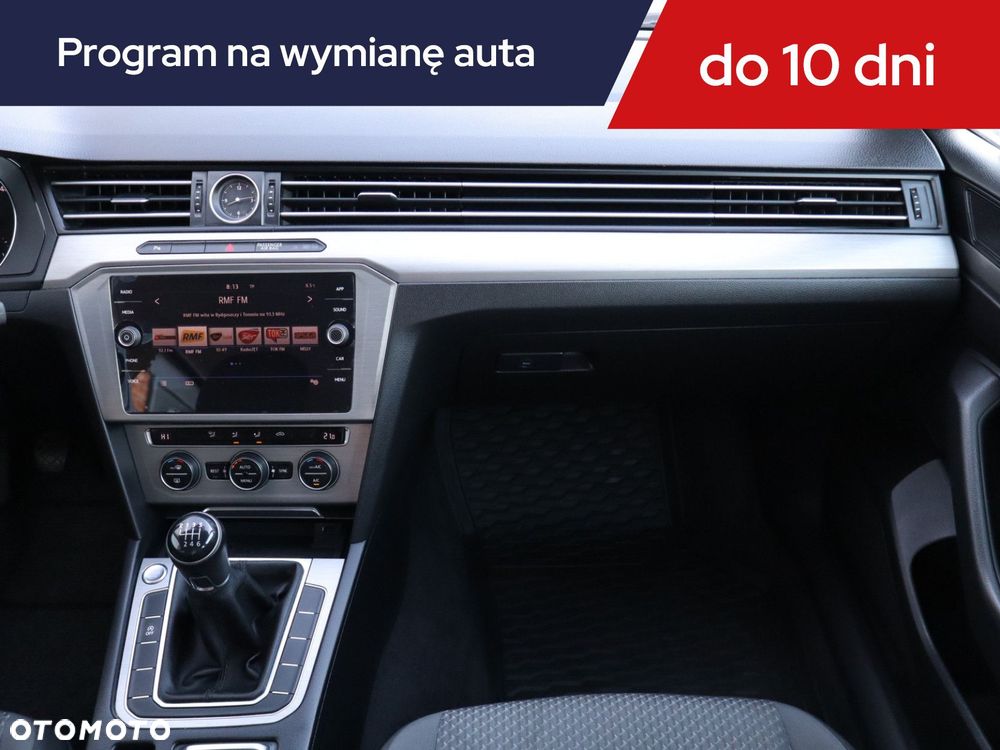 Volkswagen Passat - 10