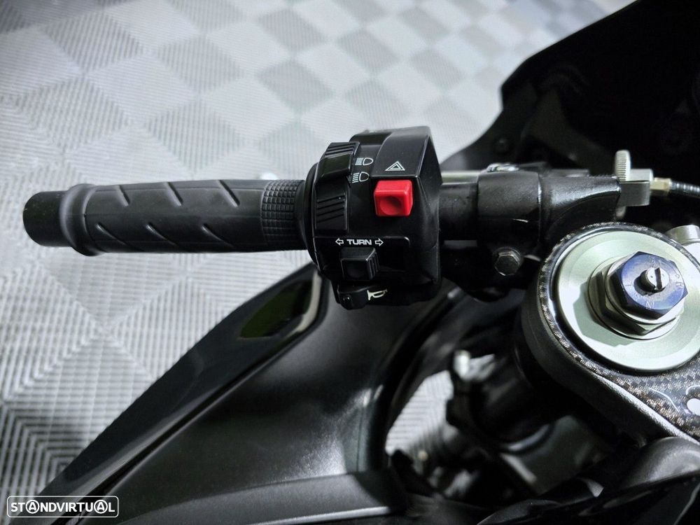 Honda CBR !000 RR Fireblade - 13