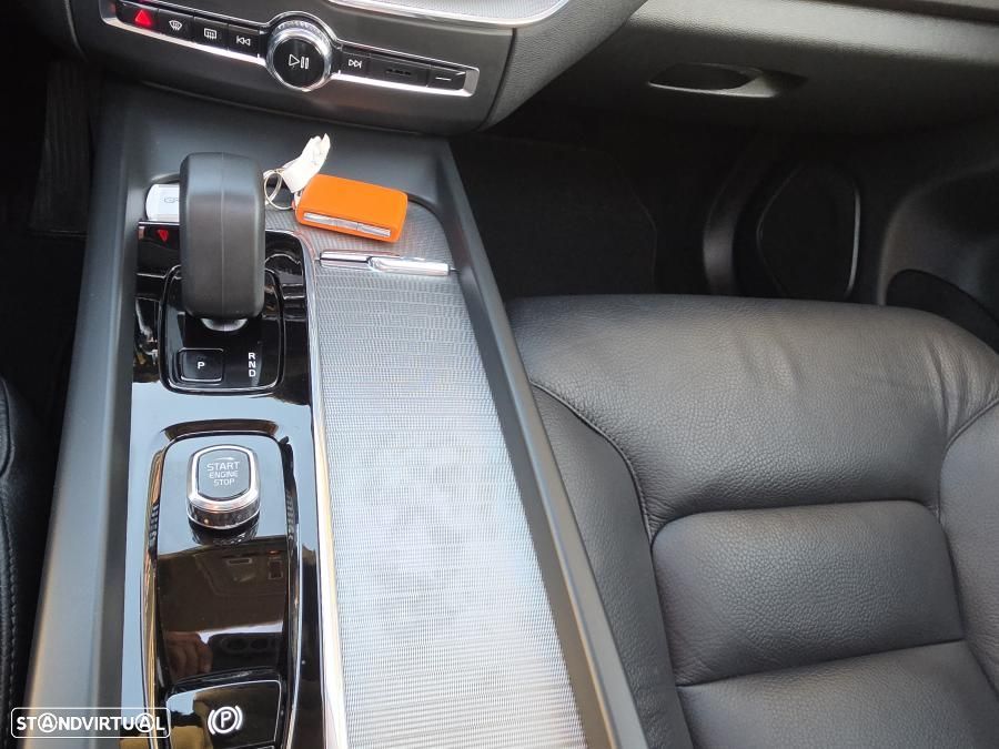 Volvo XC 60 2.0 T6 PHEV Core AWD - 37