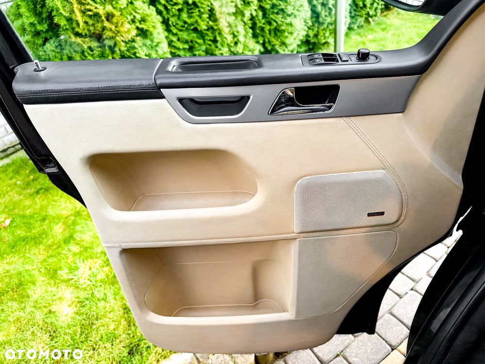 Volkswagen Multivan - 33