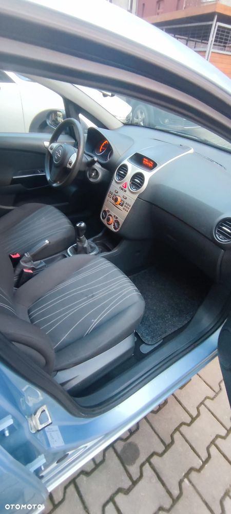 Opel Corsa 1.4 16V Cosmo - 22